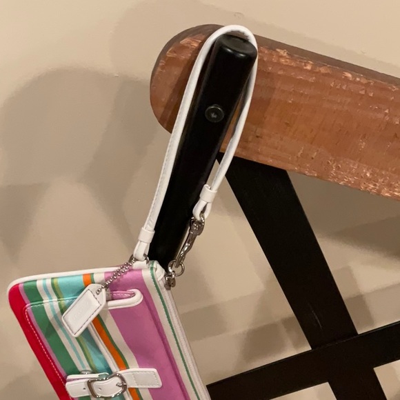 Coach Spring Wristlet - Picture 4 of 8
